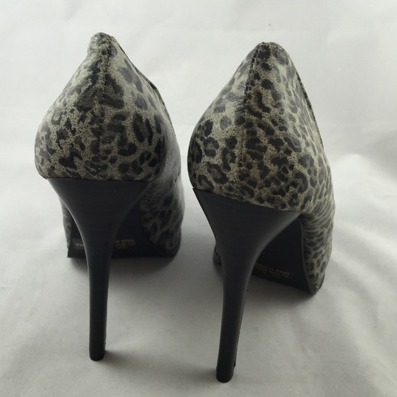Quipd NEW gray Platform cheetah print pumps - Picture 7 of 8